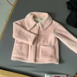 Áo khoác lông da lộn bên trong màu hồng cam nhạt