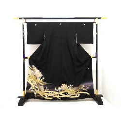 Áo kimono truyền thống với thêu vàng - Hàng hiệu Authentic