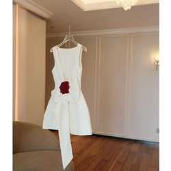 Đầm ghim hoa đỏ thời trang size M mới 443544