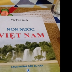 Sách Non Nước Việt Nam - sách còn mới 90%  366333