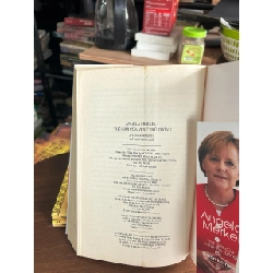 Angela Merkel: Thế giới của vị nữ thủ tướng - Stefan Kornelius, Đỗ Trí Vương dịch 934312