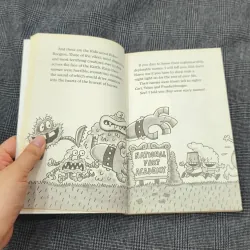 (Ngoại văn) Captain Underpants and the Big, Bad Battle of the Bionic Booger Boy (Part 2) 1035880