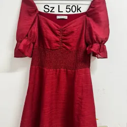 Đầm dự tiệc đỏ tôn da