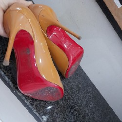 Giày đế đỏ Christian Louboutine (đã qua sử dụng) 9000