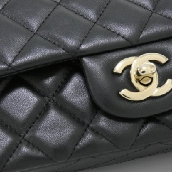 Túi xách chéo Chanel 69900 609168