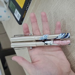 Bút bi mua từ Nhật Bản