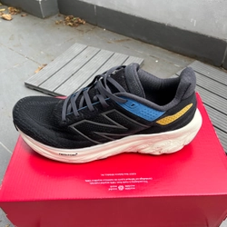 Giày chạy bộ nam New Balance EU44 màu đen 527576