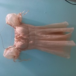 đầm cổ vuông dáng xòe , size S , màu nude