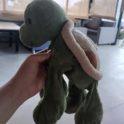một con thú bông hình rùa màu xanh, có thể thuộc thương hiệu Jellycat,. 
Hàng 2hand 996552