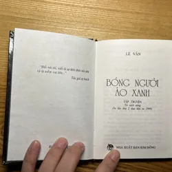 Bóng người áo xanh (bìa cứng) 709159