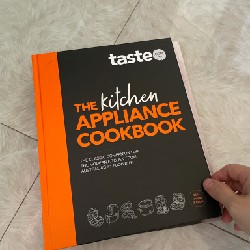 Nấu ăn trông vừa ngon miệng vừa đẹp mắt thì mua quyển sách này