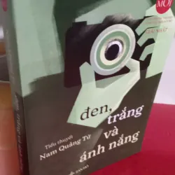 đen trắng và ánh nắng