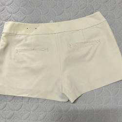 Quần short màu kem, có lớp lót 447946
