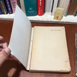 II Văn Học Nước Ngoài: Hoàng Hậu MácGô (2 Tập) - ALEXANĐRƠ ĐUYMA - 1988 781593