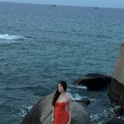 Đầm ren dài đi biển 