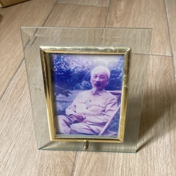 Ảnh kỉ niệm Bác Hồ