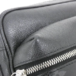 Túi đeo chéo ngoài trời Louis Vuitton Taiga Lama PM M30233 611787
