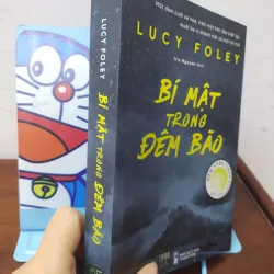 Sách: Bí mật trong đêm bão - TG: Lucy Foley 973892