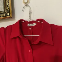 Đầm đỏ tươi màu đỏ trạng nguyên nổi bật 927072