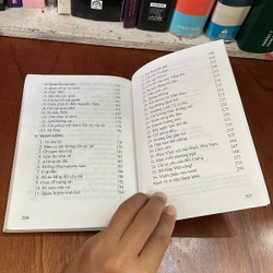 II Sách Lịch Sử: Giai Thoại Đất Quảng - Hoàng Hương Việt (Sưu Tầm) - 2004 543282
