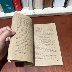 II Sách Xưa: Thầy Phù Thuỷ Đi Trong Thành Phố - IVRITÔMIN - 1985 751405