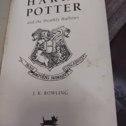 Sách: Harry Potter and theo Deathly Hallows - J.K. Rowling (A2) 587280