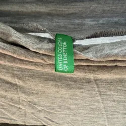 Combo 2 áo thun tay dài của United Color và Uniqlo 1025641