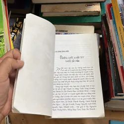 II Sách Tình Yêu: Hãy Để Anh Làm Chiếc Khăn Tay Của Em - 2012 698011