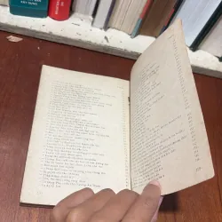II Văn Học Việt Nam: Chuyện Làng Văn _ Việt Nam Và Thế Giới (2 Tập) - 1987 752314