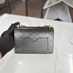 ĐẲNG CẤP KHÔNG THỜI GIAN: GUCCI PADLOCK Mini . 976855