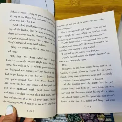 [Sách tiếng Anh 2hand] Like new 90% - Showing Off 936764