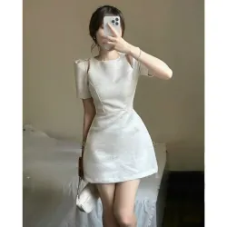 Đầm trắng ngà size M