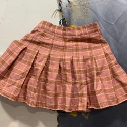 Chân váy (có quần phía trong) màu hồng caro, size M 501662