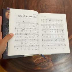 II Tựa sách: Người Hát Rong Qua Nhiều Thế Hệ _ Trịnh Công Sơn - Nhiều Tác Giả - 2001 446773