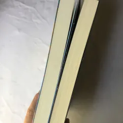 Chó Hoang Và Xương - Hữu Đồ Thành 1007340