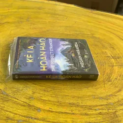 KẺ LẠ HOÀN HẢO- MEGAN MIRANDA 782468