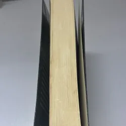 Ông trăm tuổi trèo qua cửa sổ và biến mất 1004899