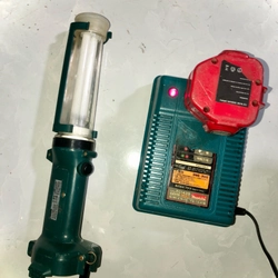 Đèn chiếu sáng cầm tay Makita ML122 Nhật 477851