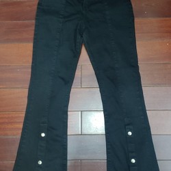 Quần Jeans dáng ôm loe