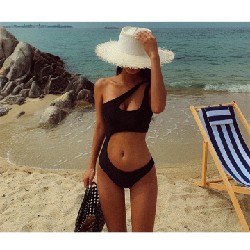Bikini mua về ngại không dám mang nên pass rẻ 8918