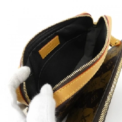 Túi đeo chéo Louis Vuitton Monogram Stripe (LV Squared) Trio Messenger M45965 613554