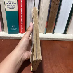 II Sách Xưa: Thầy Phù Thuỷ Đi Trong Thành Phố - IVRITÔMIN - 1985 751405