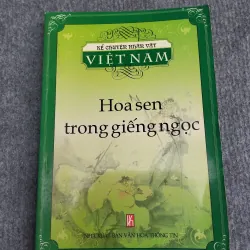 HOA SEN TRONG GIẾNG NGỌC
