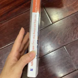 Nói tiếng anh thông thạo trong sinh hoạt hàng ngày - nhân trí việt - kèm cd   1034931