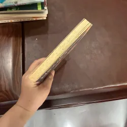 Hôn Tay Đàn Bà – Mạc Thùy | Tản văn về phụ nữ và tình yêu- K4 1029445