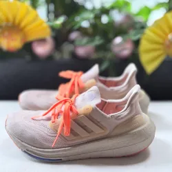 Giày chạy bộ Addidas ultraboost