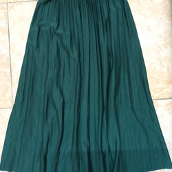 váy midi xếp ly xanh lá cây
