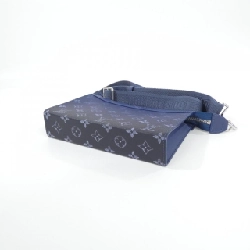 Túi đeo vai Louis Vuitton Monogram Gradient Gaston Wearable Wallet M11544 - Hàng hiệu Chính hãng 805786