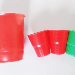 Lô ca đựng nước & cốc nhựa mini trong bộ chơi đồ hàng xưa phiên bản tuổi thơ 9x 454968
