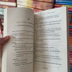 Harry Potter và đứa trẻ bị nguyền rủa  - bản Tiếng Anh 144500